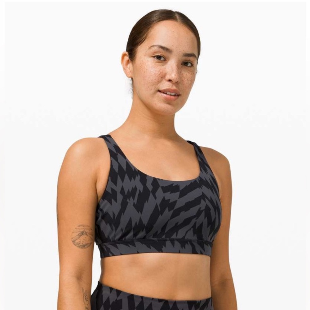 Lululemon Women’s Energy Sports Bra - Size 6 Zig Zag Pattern